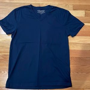 Men’s medium navy banana republic authentic tee, supima cotton. Never worn